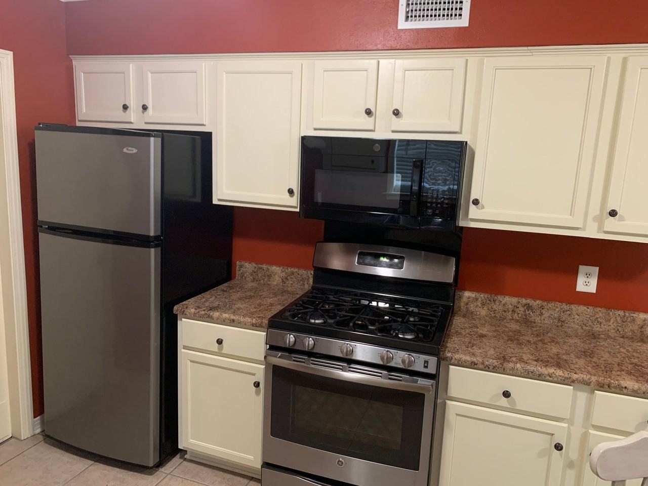 1006 Fribourg St - Photo 3 of 17