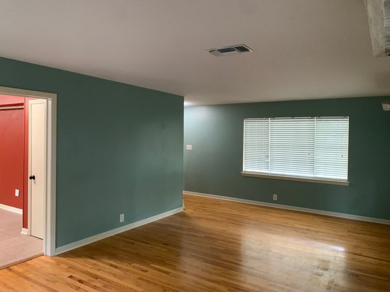 1006 Fribourg St - Photo 4 of 17