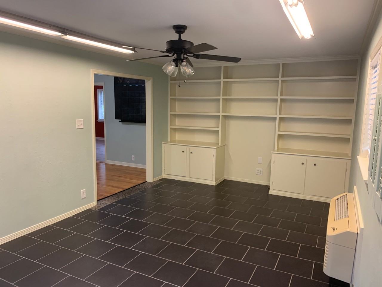 1006 Fribourg St - Photo 6 of 17