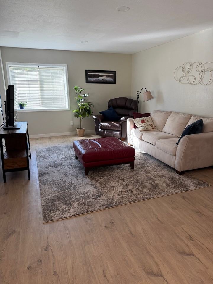 1303 Highcrest Dr - Photo 2 of 14