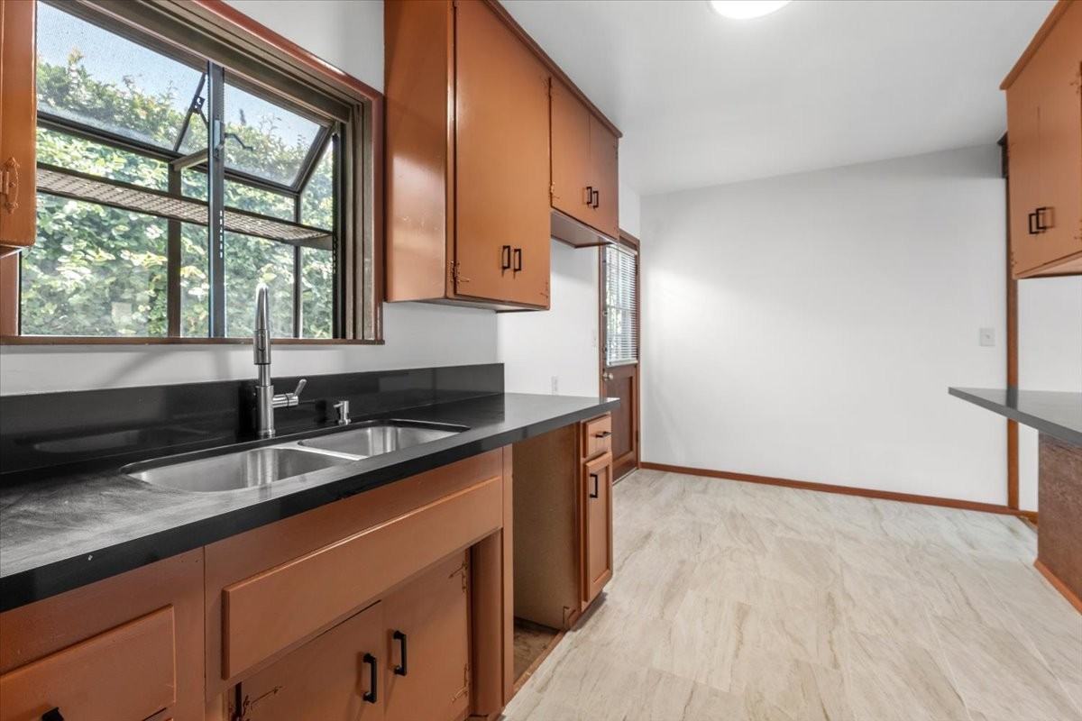 1127 Harrison Ave #A - Photo 2 of 16