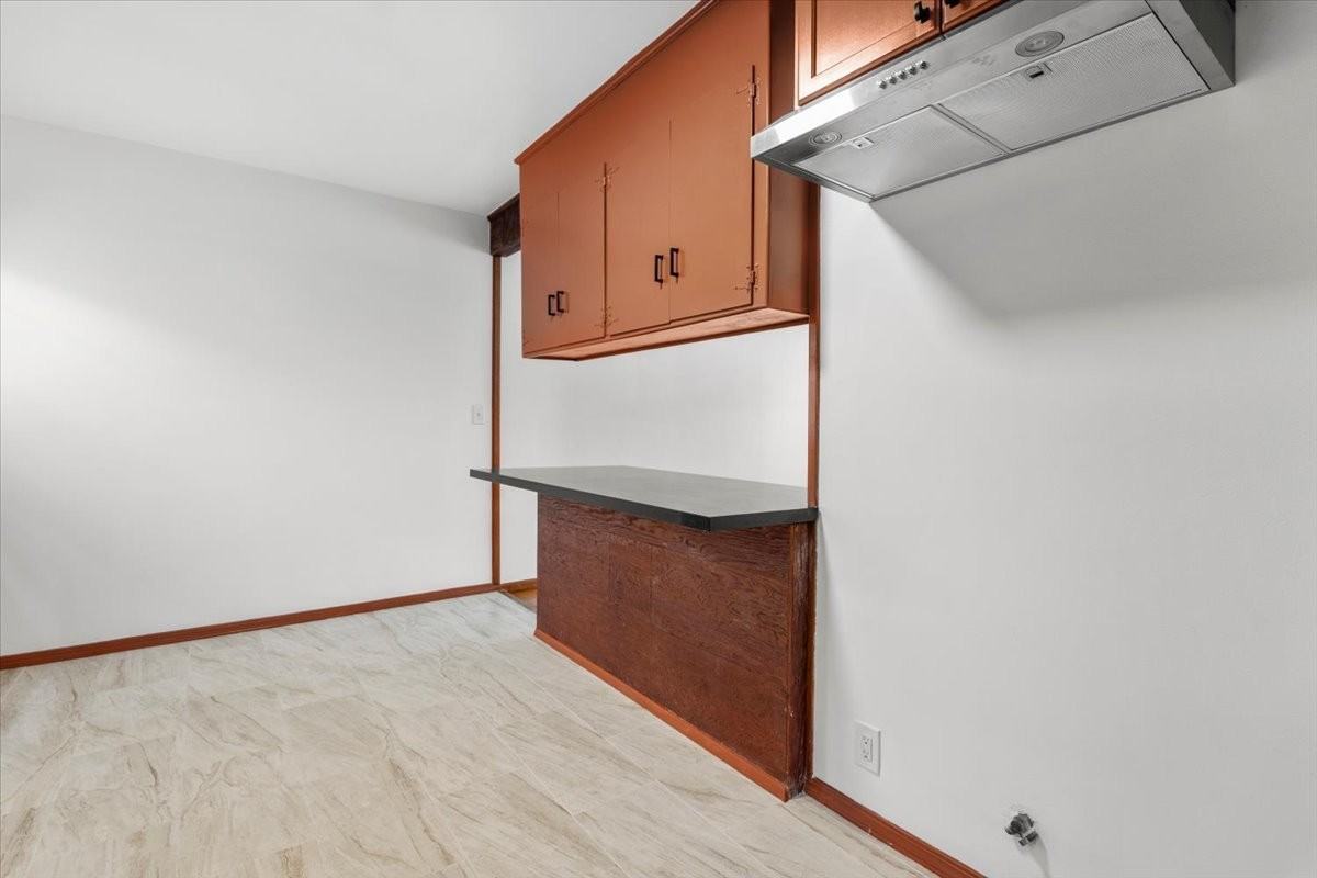 1127 Harrison Ave #A - Photo 5 of 16