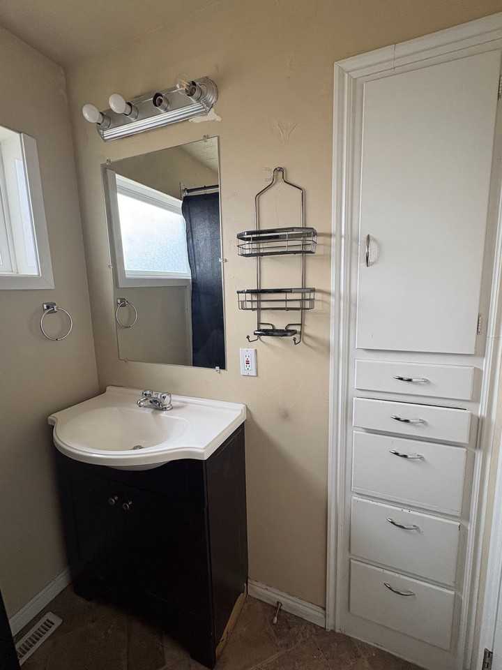 668 N 960 East St #1 - Photo 6 of 9