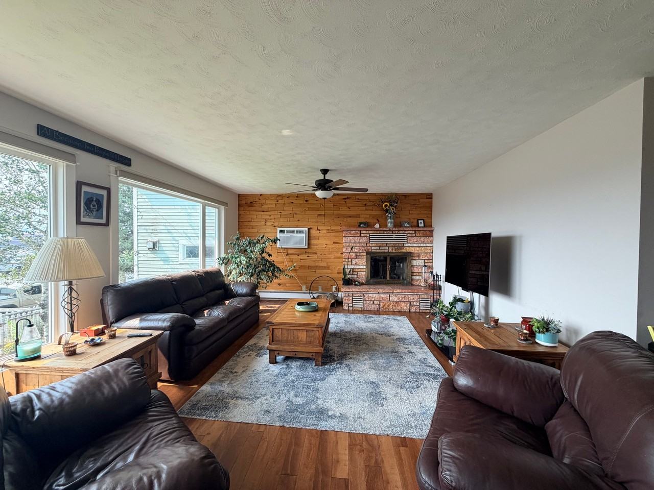 205 E Chinook St - Photo 5 of 19