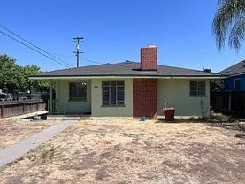 2905 E Lamona Ave - Photo 1 of 1