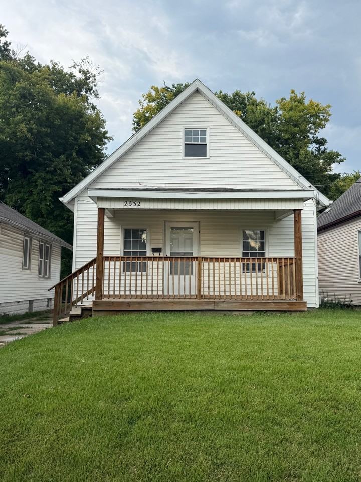 2332 N Ellis St - Photo 2 of 8
