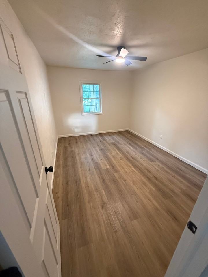2332 N Ellis St - Photo 3 of 8