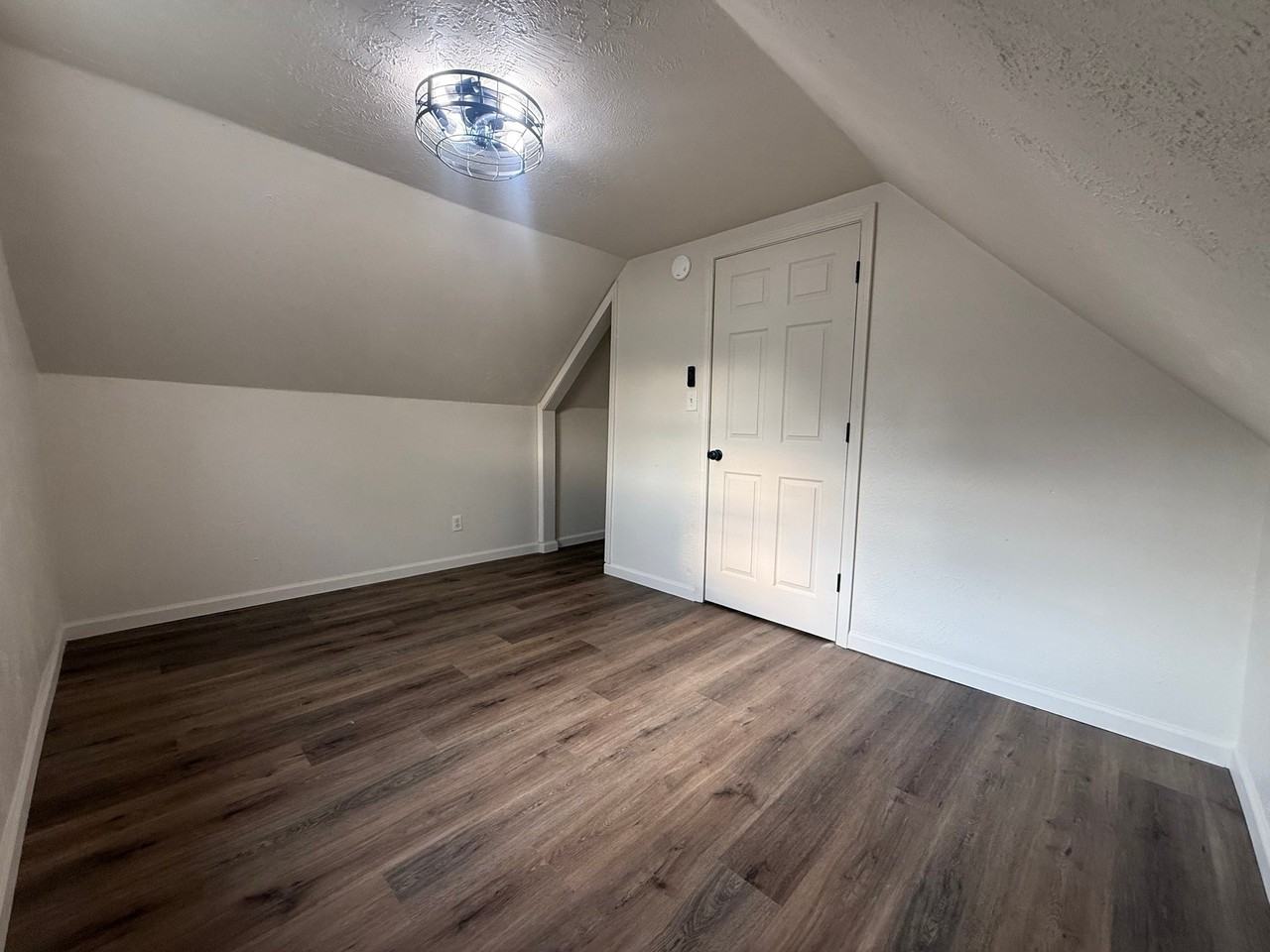 2332 N Ellis St - Photo 6 of 8