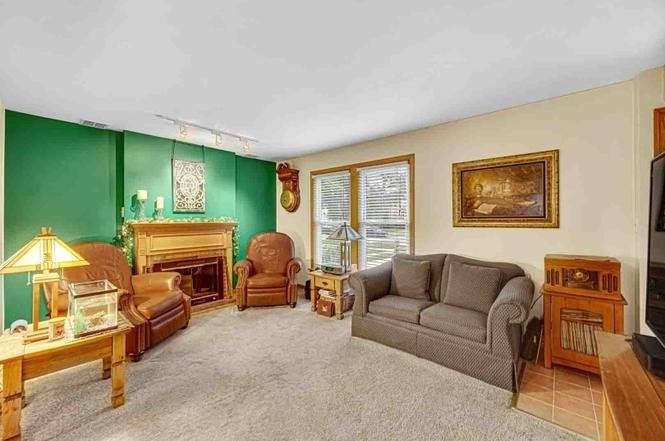 1923 N 74th Ave - Photo 4 of 16