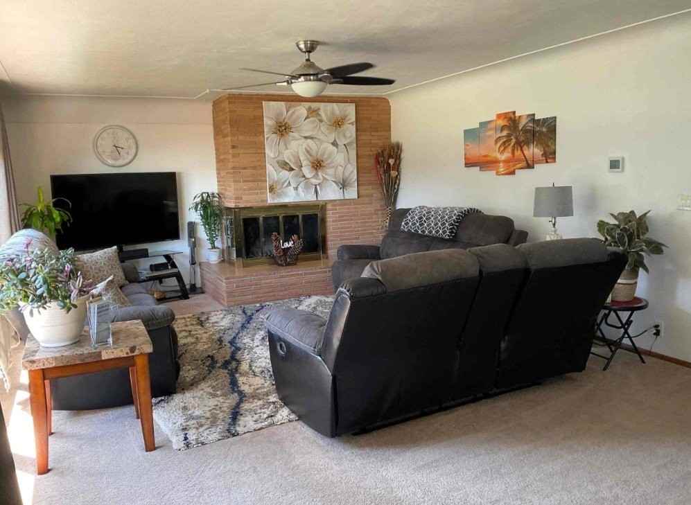 1300 Crescent St - Photo 4 of 12