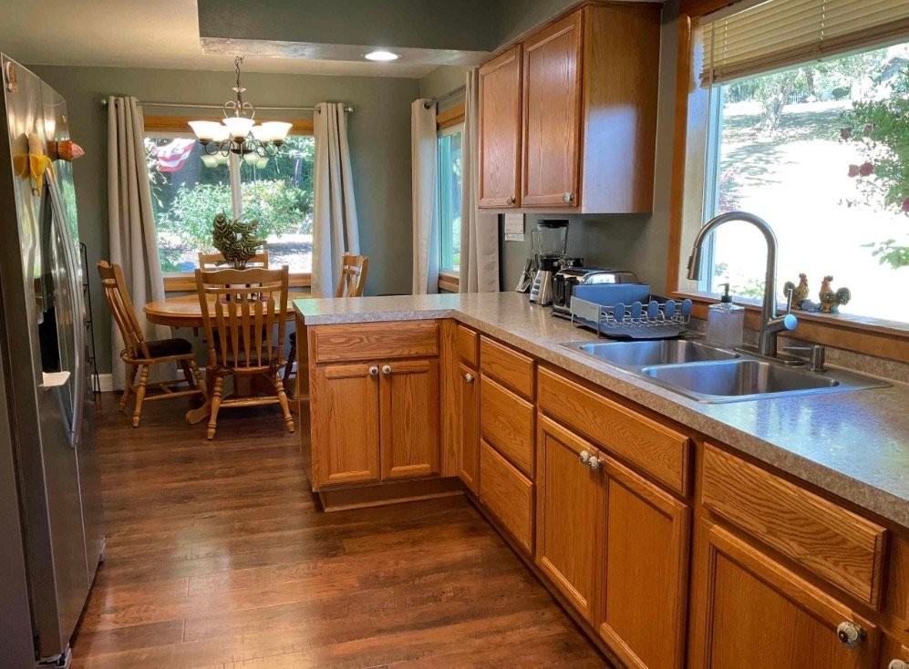 1300 Crescent St - Photo 5 of 12
