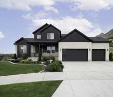 featured image of 711 N Summit Dr