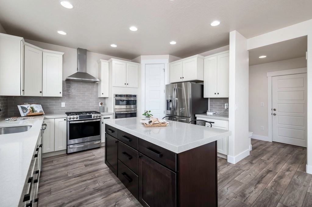 711 N Summit Dr - Photo 4 of 15
