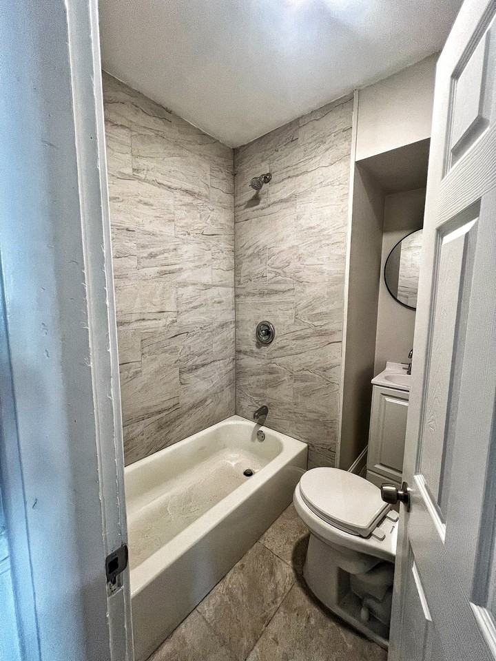 237 Cowden St #2R - Photo 3 of 8