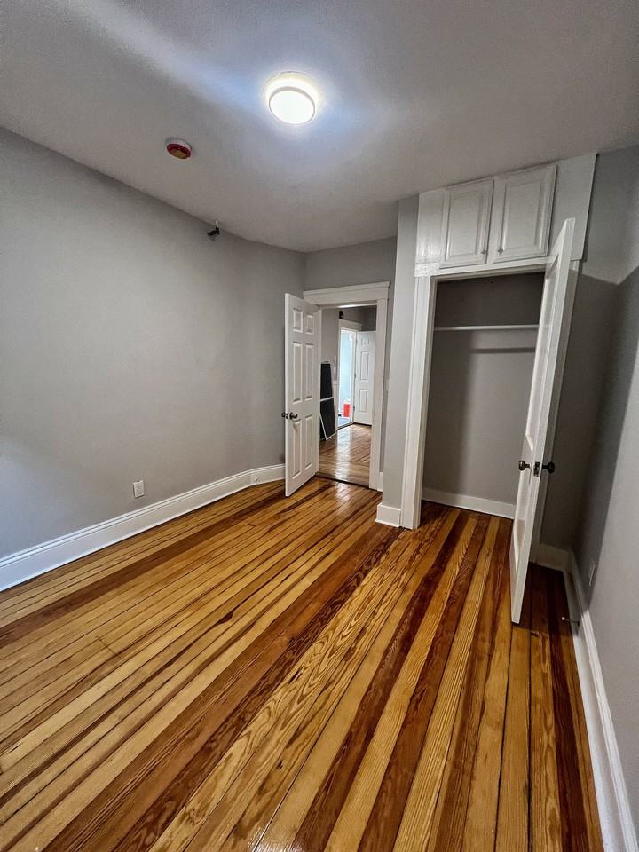 237 Cowden St #2R - Photo 5 of 8