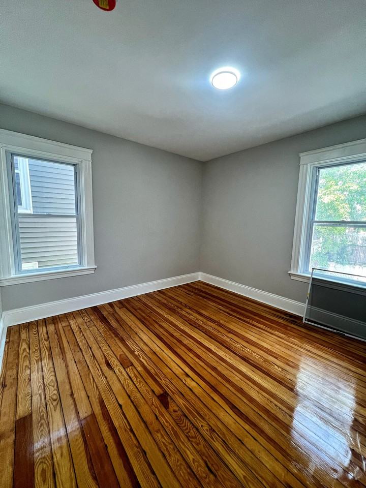 237 Cowden St #2R - Photo 6 of 8