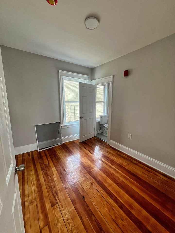 237 Cowden St #3F - Photo 6 of 7