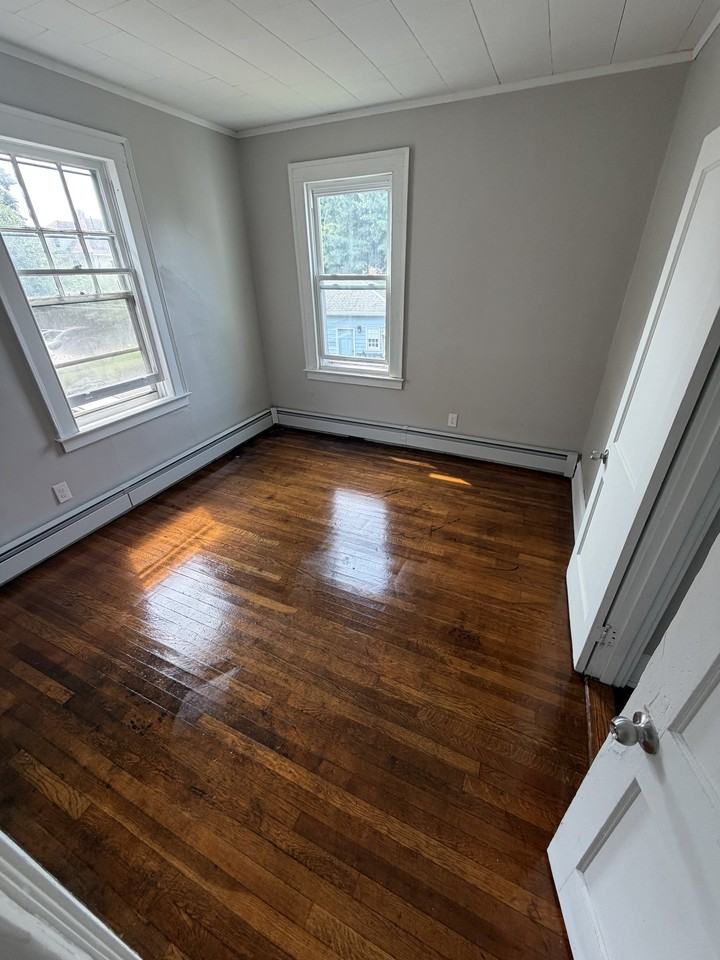 121 Irving St #2ndFL - Photo 3 of 9
