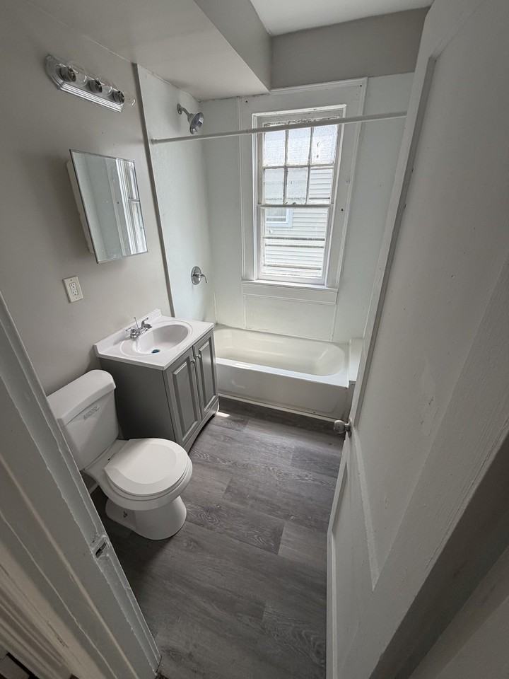 121 Irving St #2ndFL - Photo 4 of 9