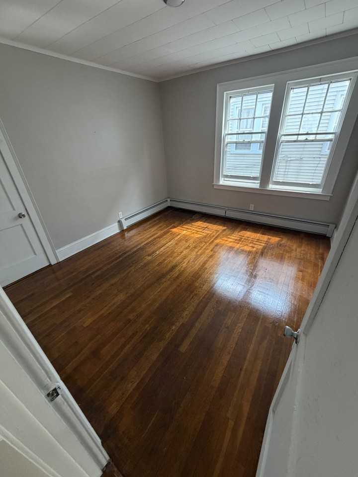 121 Irving St #2ndFL - Photo 6 of 9