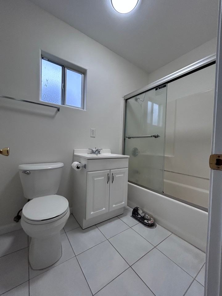 3749 N Charlotte Ave - Photo 6 of 9
