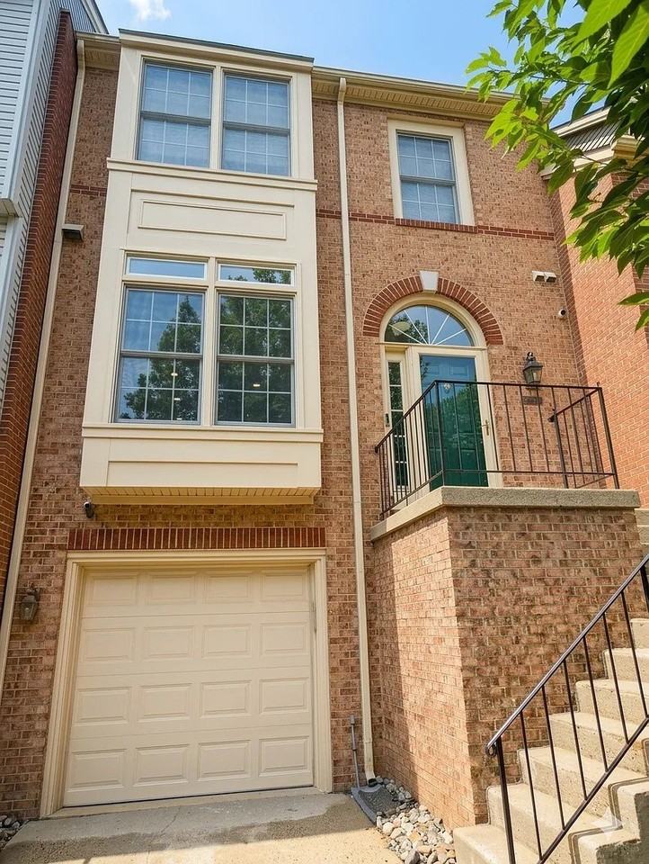 11908 Matthews Ct - Photo 2 of 20