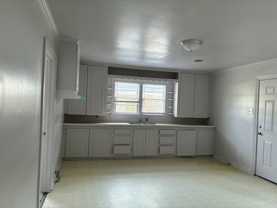 904 Alamo St - Photo 1 of 1