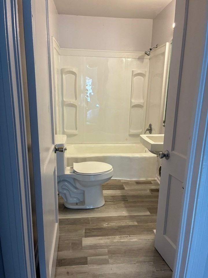 904 Alamo St - Photo 2 of 7