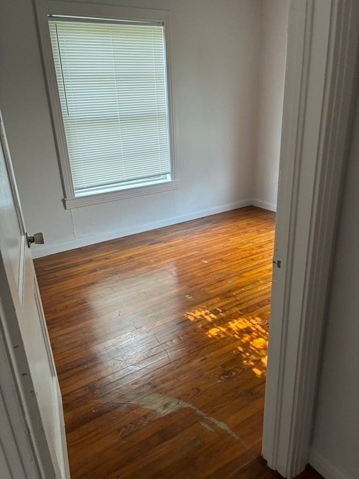 904 Alamo St - Photo 3 of 7