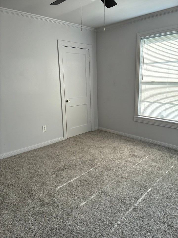 904 Alamo St - Photo 6 of 7