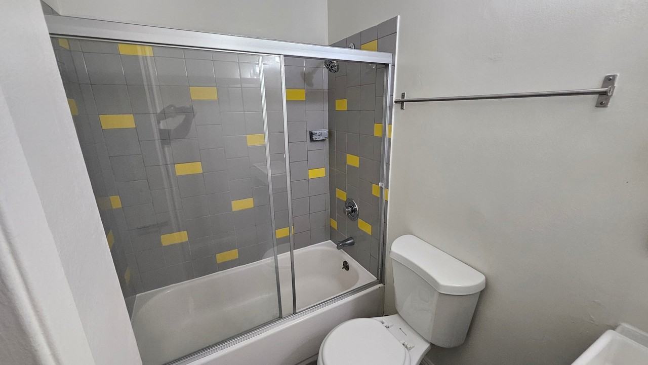 933 S Gramercy Dr #8 - Photo 6 of 9