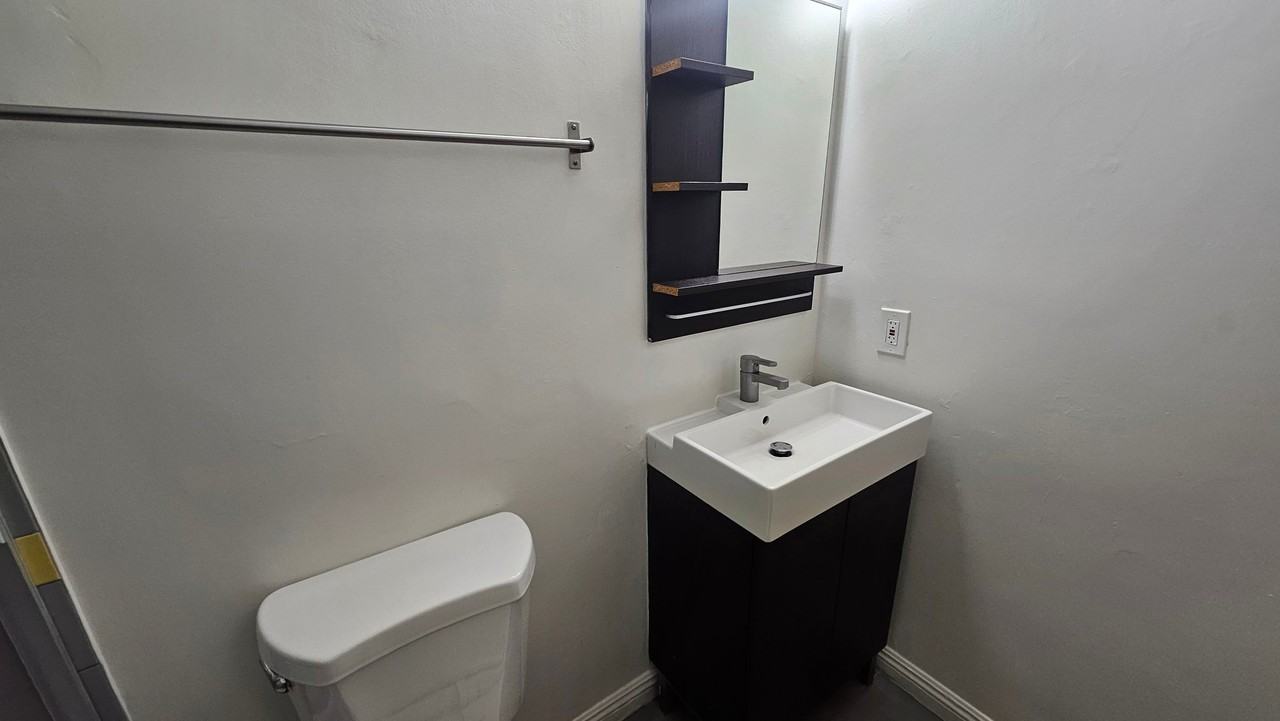 933 S Gramercy Dr #8 - Photo 7 of 9