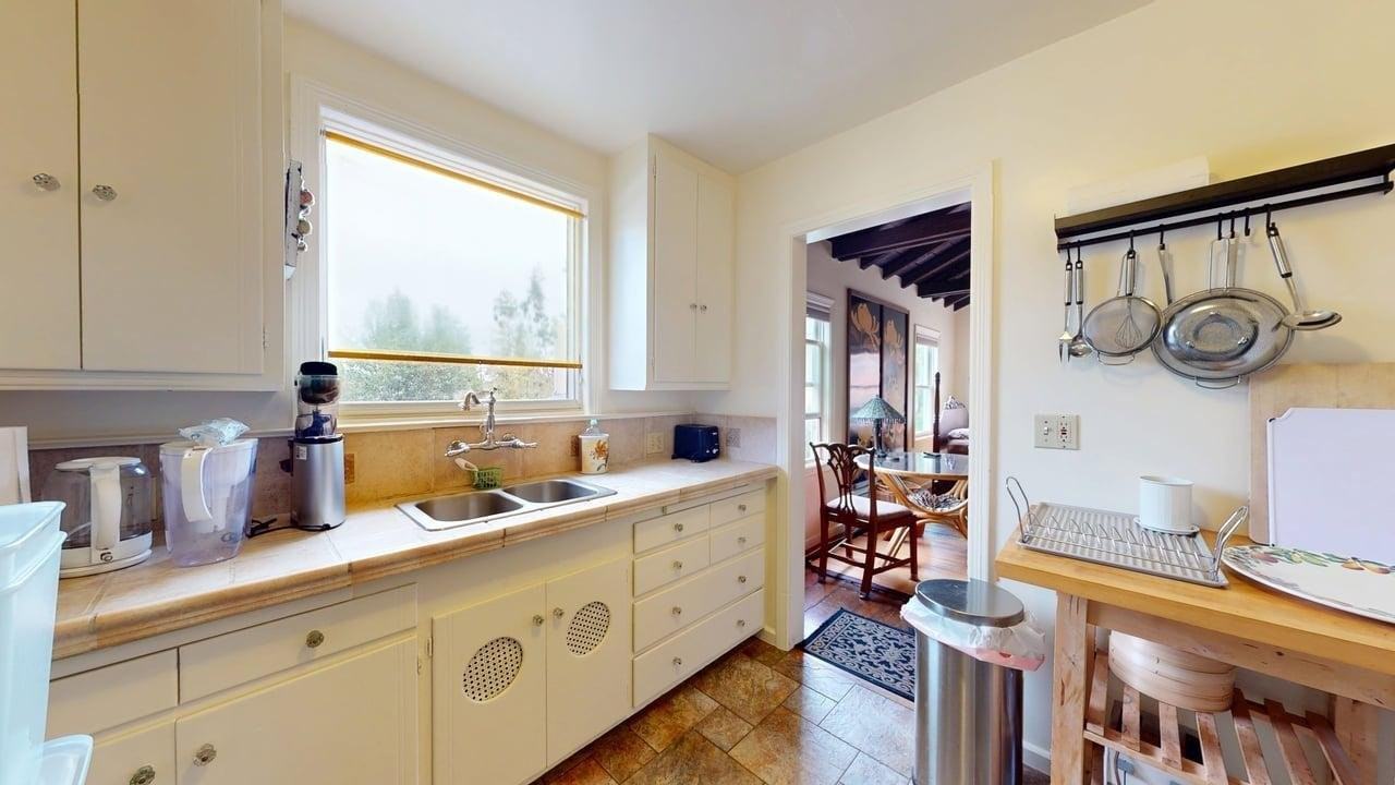 2433 Mckinley Ave #A - Photo 6 of 9