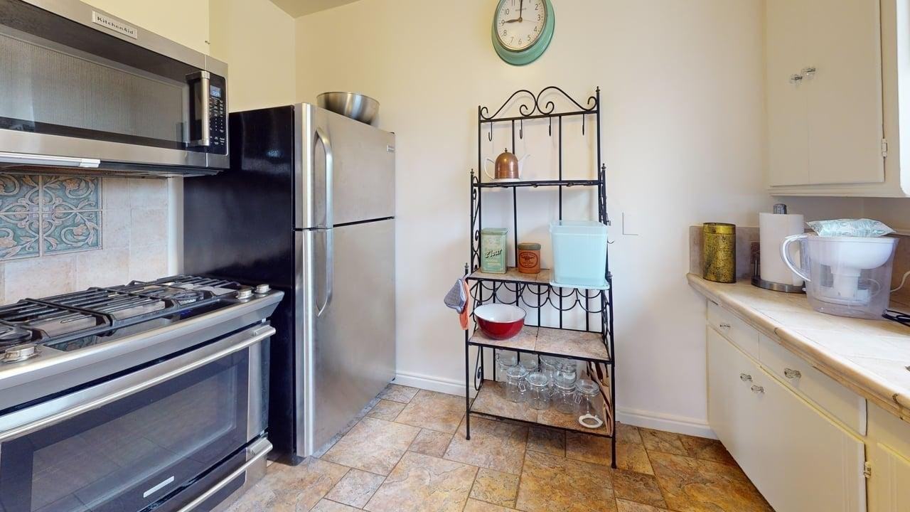 2433 Mckinley Ave #A - Photo 7 of 9