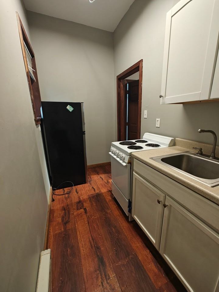 266 S Main St #4 - Photo 4 of 7
