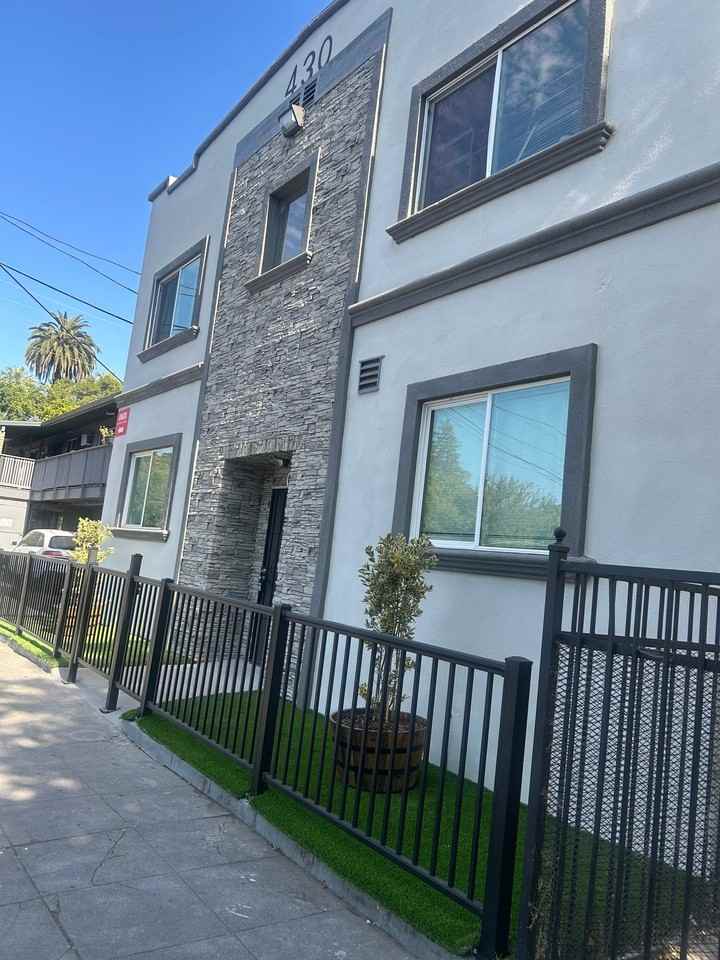 430 E Acacia St #1 - Photo 2 of 12