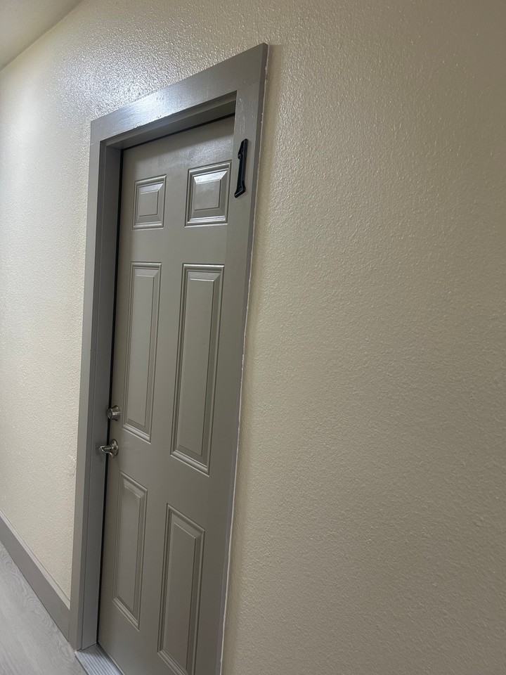 430 E Acacia St #1 - Photo 4 of 12