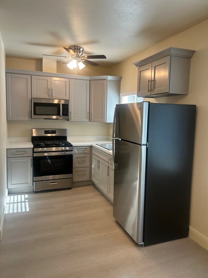 430 E Acacia St #1 - Photo 6 of 12