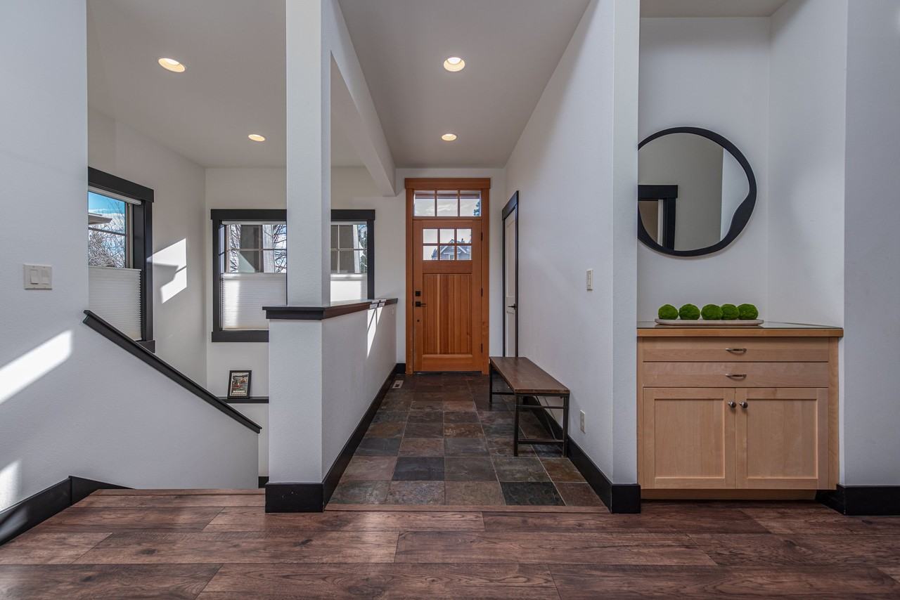 2340 Nw Bens Ct - Photo 3 of 20