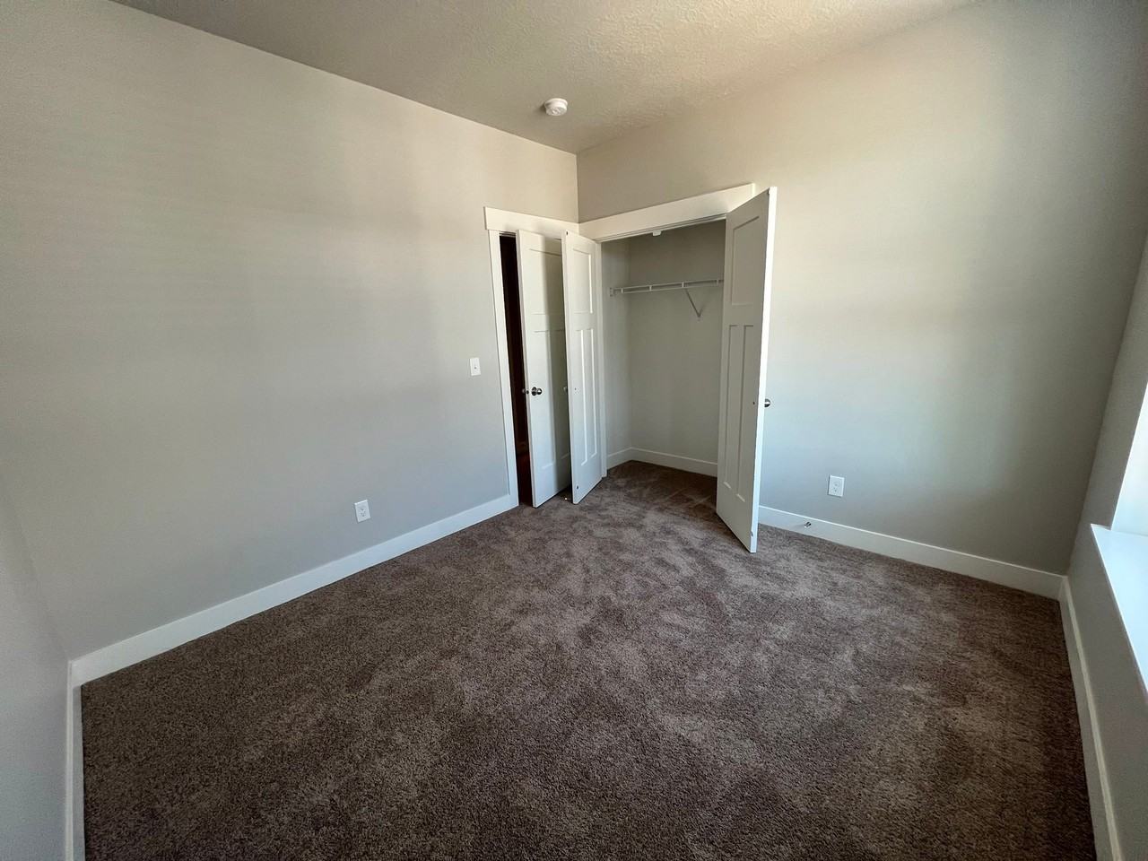 937 W Big Ben Ln - Photo 6 of 12