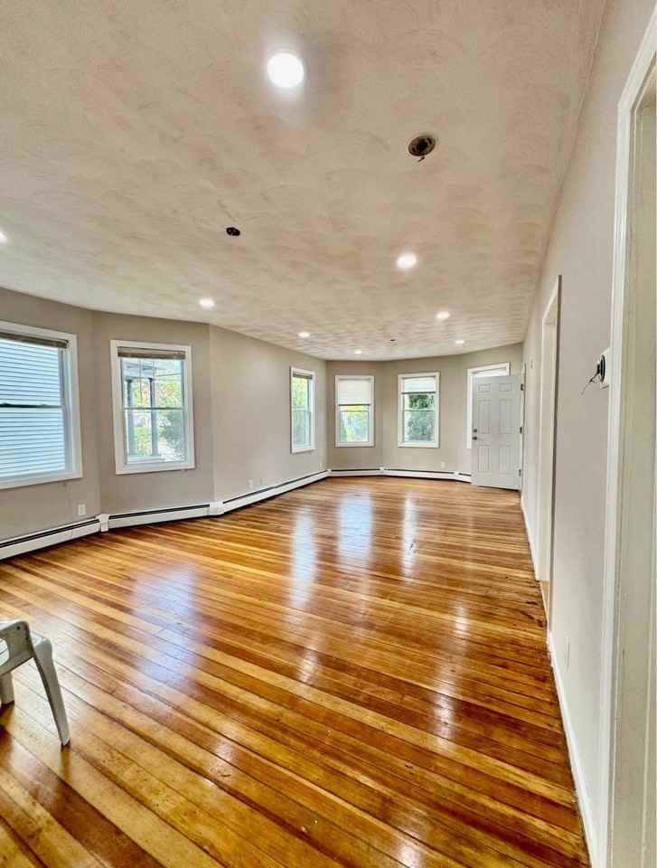 748 Douglas Ave #1stFL - Photo 3 of 9