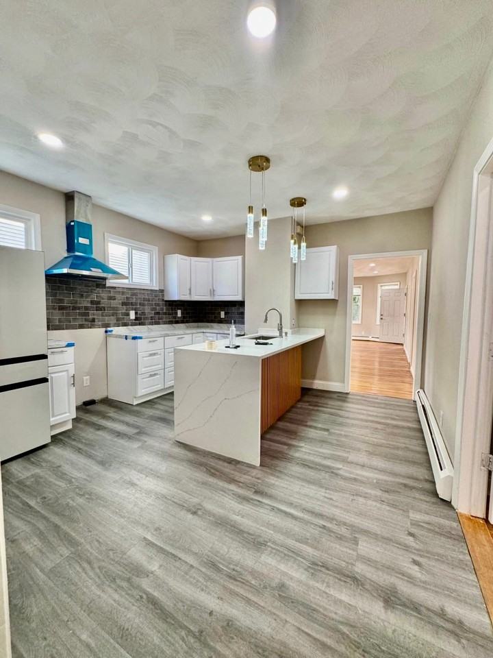 748 Douglas Ave #1stFL - Photo 4 of 9