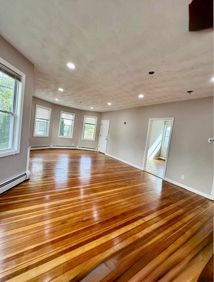 748 Douglas Ave #1stFL - Photo 5 of 9