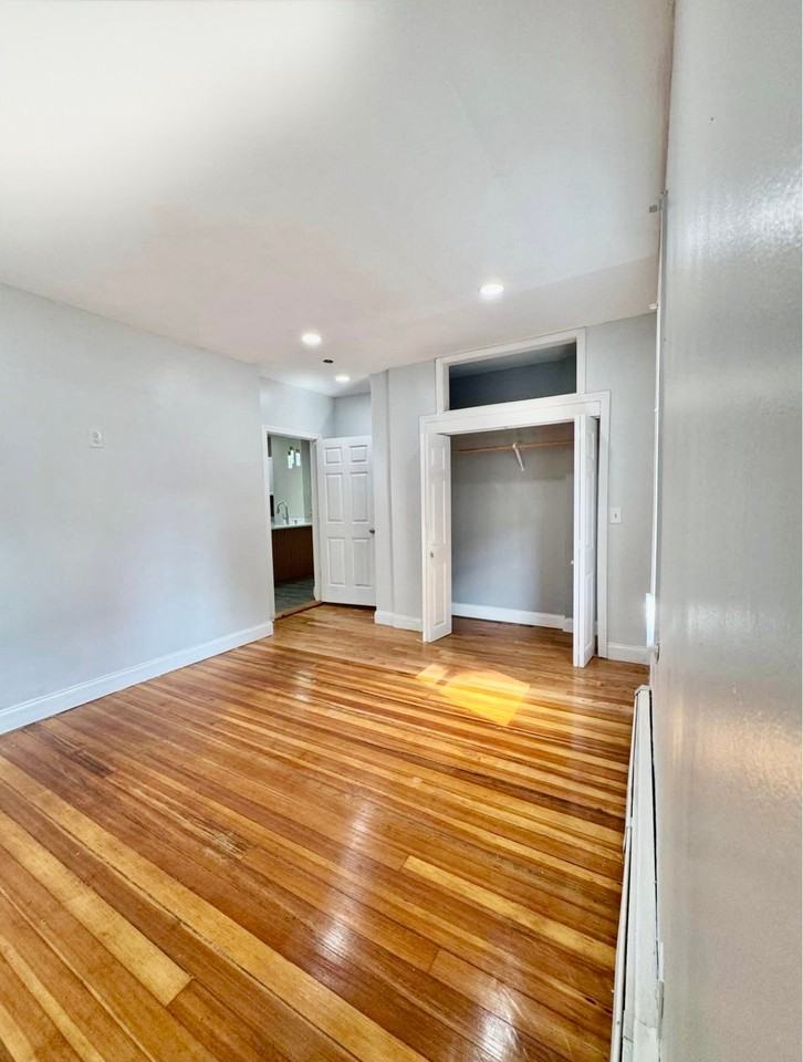 748 Douglas Ave #1stFL - Photo 6 of 9