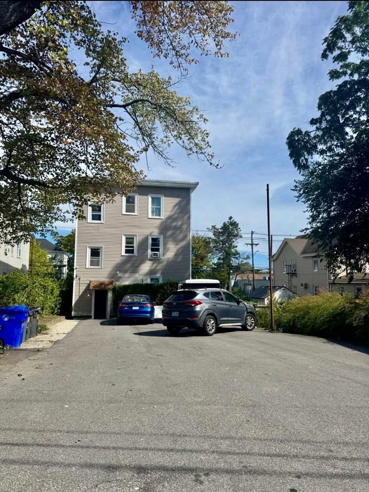 748 Douglas Ave #1stFL - Photo 7 of 9