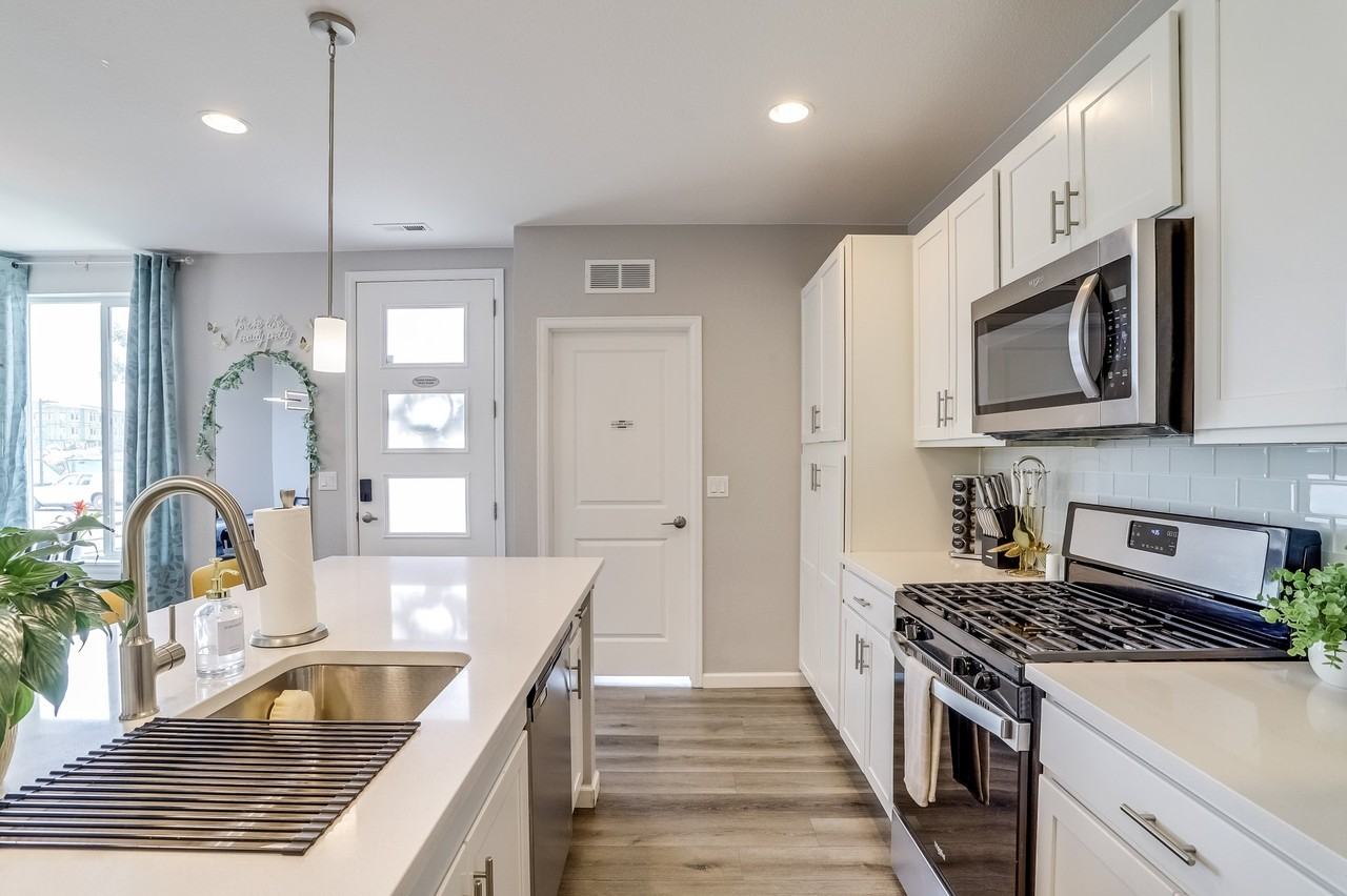 5305 E 63rd Pl - Photo 3 of 16