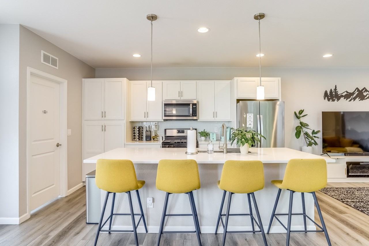 5305 E 63rd Pl - Photo 4 of 16
