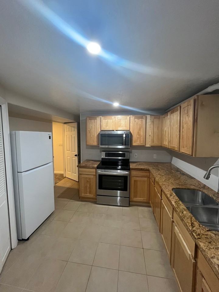 279 Peachtree Dr - Photo 3 of 11