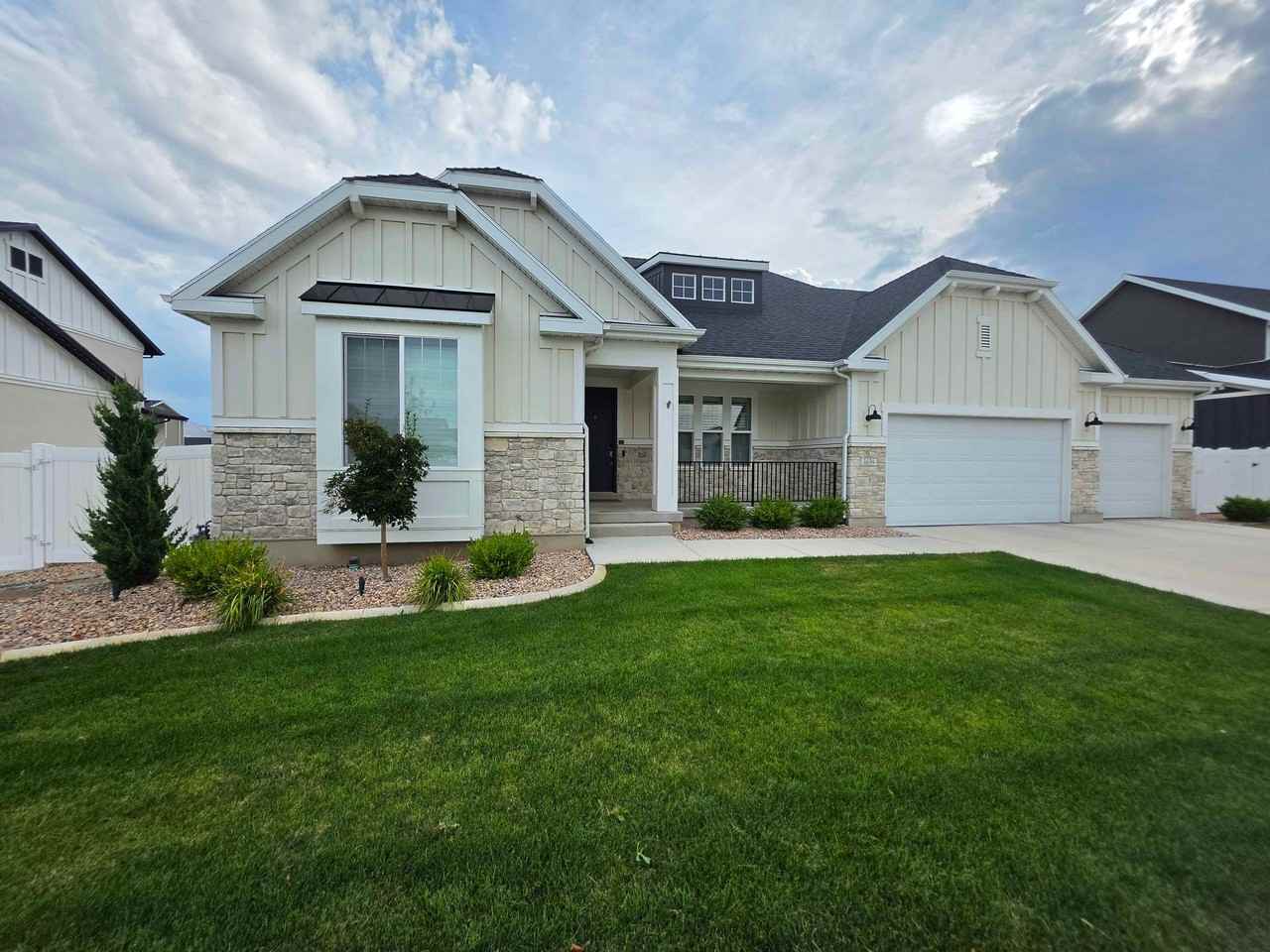1434 E Erickson Knoll Ln