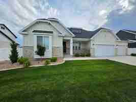 featured image of 1434 E Erickson Knoll Ln